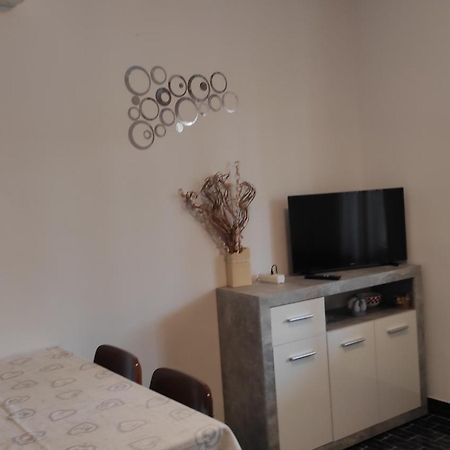 Appartamento Apartman Iva Kaštela Esterno foto